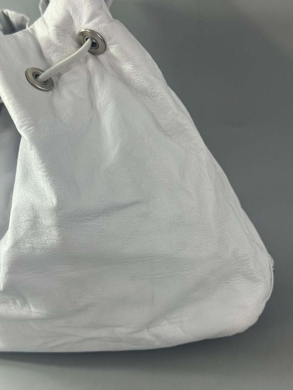 Neto White Leather Drawstring Shoulder Purse - Picture 3 of 14